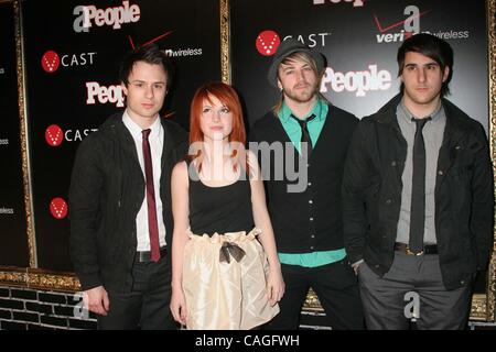 8. Februar 2008 - Hollywood, Kalifornien, US - I12991CHW. VERIZON WIRELESS & ZEITSCHRIFT "PEOPLE" PRE-GRAMMY-PARTY. AVALON HOLLYWOOD, HOLLYWOOD, CA.02/08/08.HAYLEY WILLIAMS mit ihrer BAND "PARAMORE" (Kredit-Bild: © Clinton Wallace/Globe Photos/ZUMAPRESS.com) Stockfoto