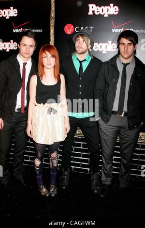 8. Februar 2008 - Hollywood, Kalifornien, US - I12991CHW. VERIZON WIRELESS & ZEITSCHRIFT "PEOPLE" PRE-GRAMMY-PARTY. AVALON HOLLYWOOD, HOLLYWOOD, CA.02/08/08.HAYLEY WILLIAMS mit ihrer BAND "PARAMORE" (Kredit-Bild: © Clinton Wallace/Globe Photos/ZUMAPRESS.com) Stockfoto