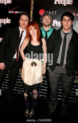 8. Februar 2008 - Hollywood, Kalifornien, US - I12991CHW. VERIZON WIRELESS & ZEITSCHRIFT "PEOPLE" PRE-GRAMMY-PARTY. AVALON HOLLYWOOD, HOLLYWOOD, CA.02/08/08.HAYLEY WILLIAMS mit ihrer BAND "PARAMORE" (Kredit-Bild: © Clinton Wallace/Globe Photos/ZUMAPRESS.com) Stockfoto