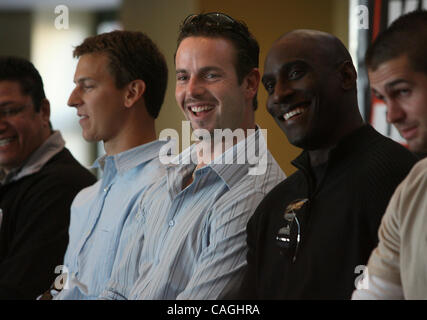 Neueste Ergänzung zu den San Francisco Giants, Center Fielder Aaron Rowand(middle) wird Fans auf dem Riesen-Fan Fest, Samstag, 9. Februar 2008, im AT&T Park in San Francisco, Kalifornien-SAN MATEO COUNTY TIMES/JOHN GREEN eingeführt. Stockfoto