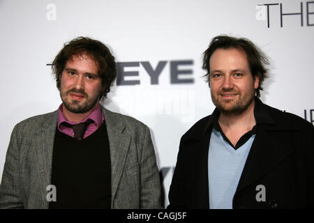 31. Januar 2008 premiere - Hollywood, CA, USA - Geschäftsführer DAVID MOREAU und XAVIER PALUD angekommen den Film für "The Eye" im Cinerama Dome in Hollywood. (Kredit-Bild: © Camilla Zenz/ZUMA Press) Stockfoto