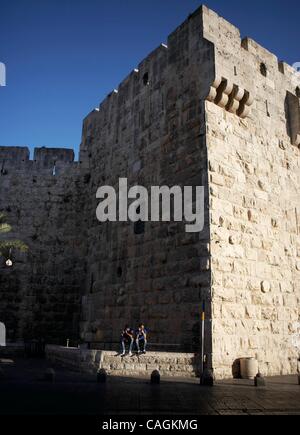 1. Februar 2008 - Jerusalem, Israel - zwei palästinensischen Jungen in Jerusalem durch das Jaffa-Tor. (Kredit-Bild: © Ira Lippke/ZUMA Press) Stockfoto