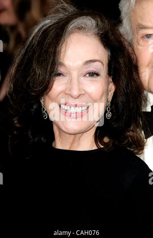 10. April 2010 DIXIE CARTER (25. Mai 1939 - 10. April 2010) war eine US-amerikanische Film, Fernsehen und Stadium Schauspielerin, am bekanntesten für ihre Rolle in der Sitcom entwerfen Frauen (1986-1993). Bild: 27. Januar 2008 - Los Angeles, Kalifornien, USA - DIXIE CARTER und HAL HOLBROOK Ankunft am 14. jährlichen Schirm Stockfoto