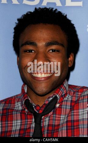 13. Januar 2011 - Hollywood, Kalifornien, USA - NBC Universal 2011 Presse Tour All-Star Party im Langham Huntington Hotel & Spa in Pasadena, CA 13.01.11 2011..DONALD GLOVER. K67371JDI (Kredit-Bild: © James Diddick/Globe Photos/ZUMAPRESS.com) Stockfoto