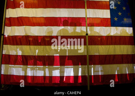 Anhänger an eine Rallye für republikanische Präsidentschaftskandidat Arizona Senator John McCain in Greenville, South Carolina USA 16. Januar 2008 teilnehmen. McCain wurde Zweiter in Michigan republikanischen primären. Die South Carolina republikanischen Präsidentenprimär ist 19. Januar 2008. (Kredit-Bild: © Erik Lesse Stockfoto