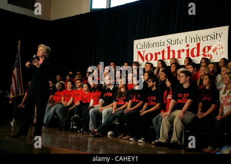 17. Januar 2008 spricht - Northridge, CA, USA - US-Präsidentschaftskandidat Senator Hillary Clinton (D -NY) während einer Bürgerversammlung Stil an der California State University, Northridge in Los Angeles am 17. Januar 2008.  Foto von Jonathan Alcorn/ZUMA Press. © Copyright 2007 von Jonathan Alcorn Stockfoto