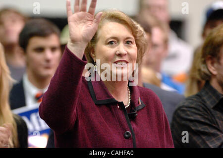 17. Januar 2008: Gouverneur von Arkansas Mike Huckabee Frau Janet verleiht ihre Unterstützung bei einem republikanischen Präsidentschaftswahlkampf Stopp Donnerstag, 17. Januar 2008 an der Jervey Athletic Center auf dem Campus der Clemson University. Stockfoto