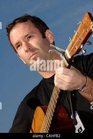 17. Januar 2008; Anaheim, CA, USA; Musiker PAUL LEMIRE während der NAMM Show 2008 im Anaheim Convention Center. Obligatorische Credit: Foto von Vaughn Youtz/ZUMA Press. (©) Copyright 2007 von Vaughn Youtz. Stockfoto