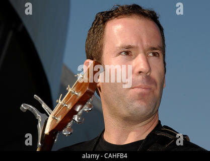 17. Januar 2008; Anaheim, CA, USA; Musiker PAUL LEMIRE während der NAMM Show 2008 im Anaheim Convention Center. Obligatorische Credit: Foto von Vaughn Youtz/ZUMA Press. (©) Copyright 2007 von Vaughn Youtz. Stockfoto