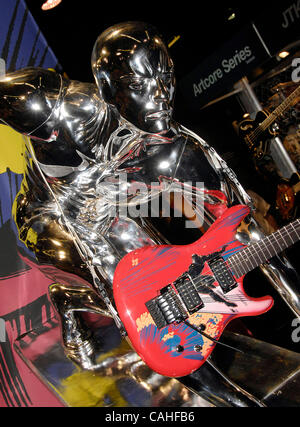 17. Januar 2008; Anaheim, CA, USA; Ibanez "SILVER SURFER" Gitarre Display auf der NAMM Show 2008 im Anaheim Convention Center. Obligatorische Credit: Foto von Vaughn Youtz/ZUMA Press. (©) Copyright 2007 von Vaughn Youtz. Stockfoto