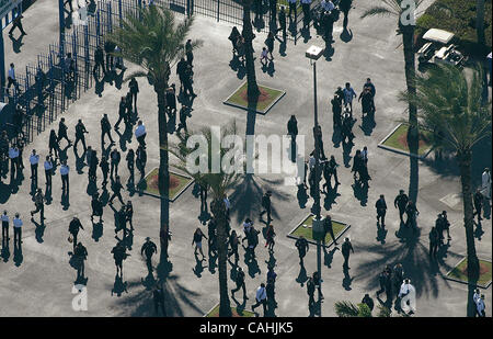 120507 Pbso Antenne--Personal Foto von Thomas Cordy/The Palm Beach Post 0045802 G mit STORY BY TBA - PBC - Trauergottesdienste für gefallene Abgeordneten Jonathan Wallace und Donta Manuel. Die gefallenen Abgeordneten waren reiste State Road 80 über Pahokee bis ihre Grabstätte in der Nähe von Port Mayaca. Bestattungsunternehmen Stockfoto