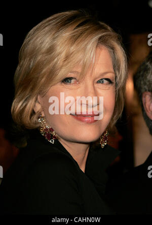 10. Dezember 2007 - Universal City, Kalifornien, USA - Zeitungsverkäuferin DIANE SAWYER Ankunft im "Krieg des Charlie Wilson" Welt-Premiere am CityWalk Kinos statt. (Kredit-Bild: © Lisa O'Connor/ZUMA Press) Stockfoto