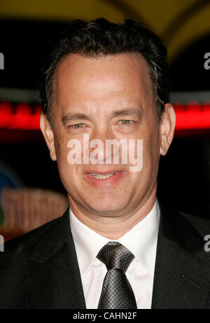 10. Dezember 2007 statt - Universal City, Kalifornien, USA - Schauspieler TOM HANKS Ankunft im "Krieg des Charlie Wilson" Welt-Premiere am CityWalk Kinos. (Kredit-Bild: © Lisa O'Connor/ZUMA Press) Stockfoto