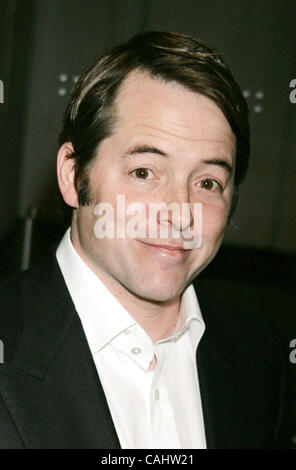 16. Dezember 2007 statt - New York, NY, USA - Schauspieler MATTHEW BRODERICK bei der New York-Premiere von "Krieg des Charlie Wilson" im Museum of Modern Art. (Kredit-Bild: © Nancy Kaszerman/ZUMA Press) Stockfoto