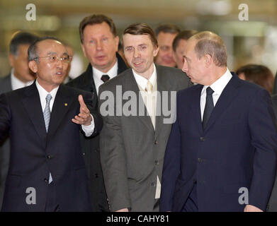 Neubau Toyota-Werk in St. Petersburg-Vororten von Schuschary, 21. Dezember 2007. Vladimir Putin Teilnahme an der Eröffnung des Toyopta Werkes. Präsident der Toyota Motor Corporation Katsuaki Watanabe (links) Stockfoto