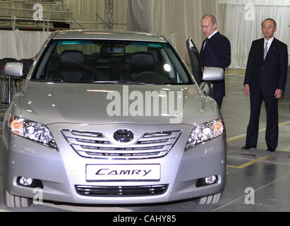 Neubau Toyota-Werk in St. Petersburg-Vororten von Schuschary, 21. Dezember 2007. Vladimir Putin Teilnahme an der Eröffnung des Toyopta Werkes. Präsident der Toyota Motor Corporation Katsuaki Watanabe (rechts) Stockfoto