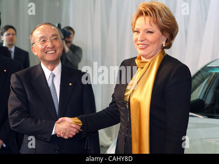 Neubau Toyota-Werk in St. Petersburg-Vororten von Schuschary, 21. Dezember 2007. Feierliche Eröffnung Zeremonie: Gouverneur von St. Petersburg Valentina Matvyenko und Präsident der Toyota Motor Corporation Katsuaki Watanabe (l) Stockfoto