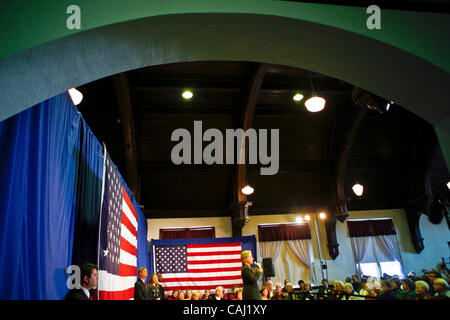 2. Januar 2008 - Iowa City, Iowa, USA - Senator HILLARY RODHAM CLINTON (D -NY) spricht für die Anwohner in Iowa City am Vortag Stand Wahlversammlungen. (Kredit-Bild: © Ryan Anson/ZUMA Press) Stockfoto