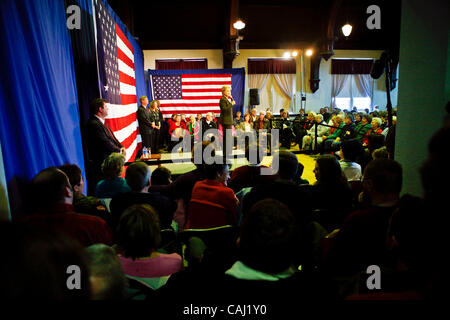 Senator Hillary Rodham Clinton (D -NY) spricht für die Anwohner in Iowa City am Vortag Stand Wahlversammlungen. Stockfoto