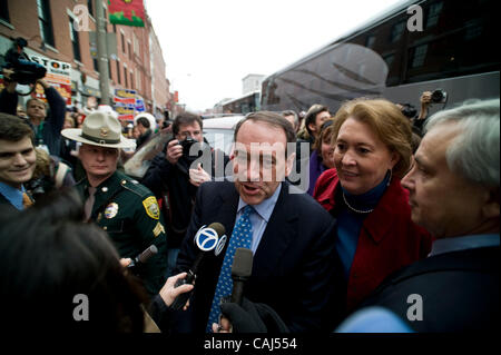 Concord, NH - 07.01.08 - Präsidentschafts-Kandidat Mike Huckabee kommt bei einer Kampagne Auftritt in The Gerste House in Concord, NH 7. Januar 2008.      (Foto von Gordon M. Grant / Zuma Press) Stockfoto