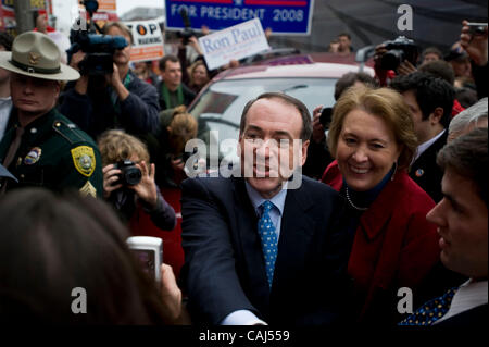 Concord, NH - 07.01.08 - Präsidentschafts-Kandidat Mike Huckabee kommt bei einer Kampagne Auftritt in The Gerste House in Concord, NH 7. Januar 2008.      (Foto von Gordon M. Grant / Zuma Press) Stockfoto