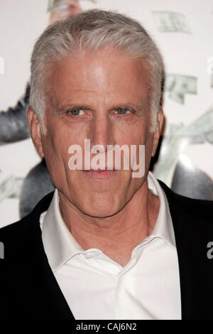 9. Januar 2008 - Westwood, Kalifornien, USA - Schauspieler TED DANSON Ankunft in der "Mad Money" in Los Angeles im Mann Village Theatre statt. (Kredit-Bild: © Lisa O'Connor/ZUMA Press) Stockfoto