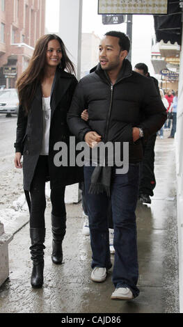 22. Januar 2008 gesichtet - Park City, Utah, USA - Sänger JOHN LEGEND und Freundin Modell CHRISTINE TEIGEN auf dem Sundance Film Festival in Utah. (Kredit-Bild: © Laguna Bilder/ZUMA Press) Stockfoto