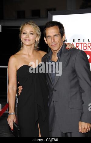 27. September 2007 - Hollywood, Kalifornien, USA - LOS ANGELES, CA 27. September 2007 (SSI) --. Schauspielerin Christine Taylor und ihr Ehemann, Schauspieler Ben Stiller bei der Premiere des neuen Films von Dreamworks THE HEARTBREAK KID, statt Manns Village Theatre, am 27. September 2007, in Los Angeles.  - Stockfoto