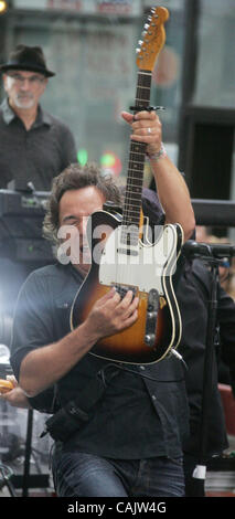 Sep 28, führt 2007 - New York, NY, USA - Musiker BRUCE SPRINGSTEEN in der heute Show 2007 Summer Concert Series am Rockefeller Plaza. (Kredit-Bild: © Nancy Kaszerman/ZUMA Press) Stockfoto