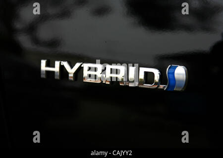 2. Oktober 2007 - La Jolla, Kalifornien, USA - Hybrid Synergy Drive Abzeichen auf einen Toyota Prius. Hybrid-Autos sind immer häufiger mit Kraftstoffpreise auf Allzeithoch. Alternativen Kraftstoffen betriebene Fahrzeuge wie Brennstoffzelle, Batterie und hybride werden produziert. Die Umwelt soll profitieren von diesen grünen v Stockfoto