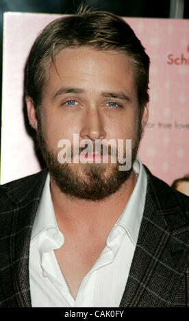 3. Oktober 2007 statt am Theater Paris - New York, NY, USA - Schauspieler RYAN GOSLING bei der New York-Premiere von "Lars and the Real Girl". (Kredit-Bild: © Nancy Kaszerman/ZUMA Press) Stockfoto