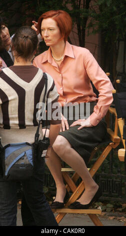 3. Oktober 2007 - New York, NY, USA - Schauspielerin TILDA SWINTON am Set ihres neuen Films "Brennen nach der Lektüre" befindet sich in Brooklyn.  (Kredit-Bild: © Nancy Kaszerman/ZUMA Press) Stockfoto