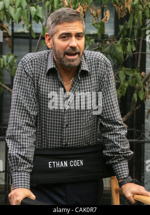 3. Oktober 2007 - New York, NY, USA - Schauspieler GEORGE CLOONEY am Set seines neuen Films "Brennen nach der Lektüre" befindet sich in Brooklyn.  (Kredit-Bild: © Nancy Kaszerman/ZUMA Press) Stockfoto