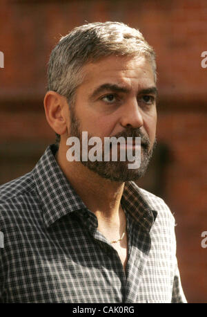 3. Oktober 2007 - New York, NY, USA - Schauspieler GEORGE CLOONEY am Set seines neuen Films "Brennen nach der Lektüre" befindet sich in Brooklyn.  (Kredit-Bild: © Nancy Kaszerman/ZUMA Press) Stockfoto