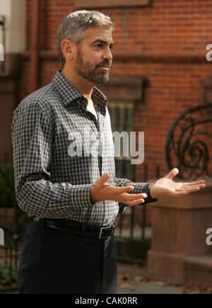 3. Oktober 2007 - New York, NY, USA - Schauspieler GEORGE CLOONEY am Set seines neuen Films "Brennen nach der Lektüre" befindet sich in Brooklyn.  (Kredit-Bild: © Nancy Kaszerman/ZUMA Press) Stockfoto