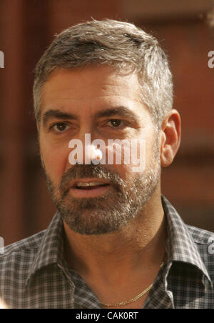 3. Oktober 2007 - New York, NY, USA - Schauspieler GEORGE CLOONEY am Set seines neuen Films "Brennen nach der Lektüre" befindet sich in Brooklyn.  (Kredit-Bild: © Nancy Kaszerman/ZUMA Press) Stockfoto