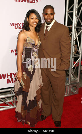 4. Oktober 2007; Hollywood, Kalifornien, USA;  Schauspieler MICHAEL JAI WHITE und Frau in der 'Warum Did I Get Married' Los Angeles Premiere an die Cinerama Dome Arclight Hollywood statt. Obligatorische Credit: Foto von Paul Fenton/ZUMA Press. (©) Copyright 2007 von Paul Fenton Stockfoto