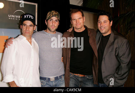 Sep 26, 2007 - Hollywood, CA, USA - Helden werfen ADRIAN PASDAR, ZACHARY QUINTO, JACK COLEMAN und GREG GRUNBERG bei der Premiere von NBC neue show "LIFE" in Seladon Restaurant in Los Angeles statt. (Kredit-Bild: © Lisa O'Connor/ZUMA Press) Stockfoto