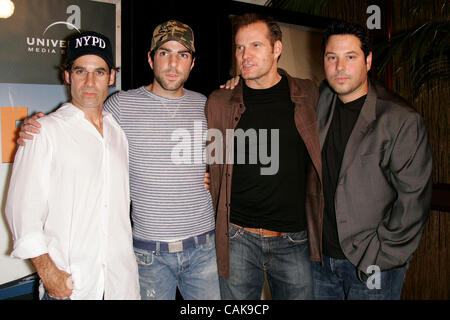 Sep 26, 2007 - Hollywood, CA, USA - Helden werfen ADRIAN PASDAR, ZACHARY QUINTO, JACK COLEMAN und GREG GRUNBERG bei der Premiere von NBC neue show "LIFE" in Seladon Restaurant in Los Angeles statt. (Kredit-Bild: © Lisa O'Connor/ZUMA Press) Stockfoto