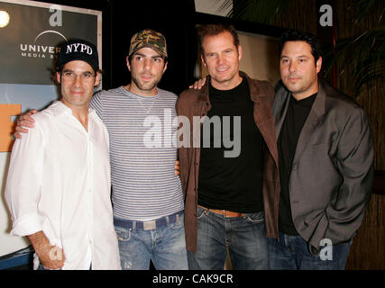 Sep 26, 2007 - Hollywood, CA, USA - Helden werfen ADRIAN PASDAR, ZACHARY QUINTO, JACK COLEMAN und GREG GRUNBERG bei der Premiere von NBC neue show "LIFE" in Seladon Restaurant in Los Angeles statt. (Kredit-Bild: © Lisa O'Connor/ZUMA Press) Stockfoto