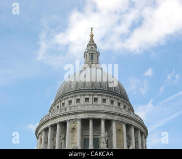 Sep 14, 2007 - London, England, UK - Str. Pauls anglikanische Kathedrale am Ludgate Hill in der City of London, England, ist der Sitz des Bischofs von London. Das heutige Gebäude, das von Christopher Wren stammt aus dem späten 17. Jahrhundert entworfen wurde, und wurde 1708 fertiggestellt. Es befindet sich in London, die k Stockfoto