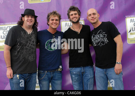 Sept. 16, 2007-Austin, TX; USA, Musiker THE ELI YOUNG BAND hinter der Bühne, bevor sie live am 2007 Austin City Limits Music Festival auftreten, die im Zilker Park befindet sich in Austin stattfand. Copyright 2007 Jason Moore. Obligatorische Credit: Jason Moore Stockfoto