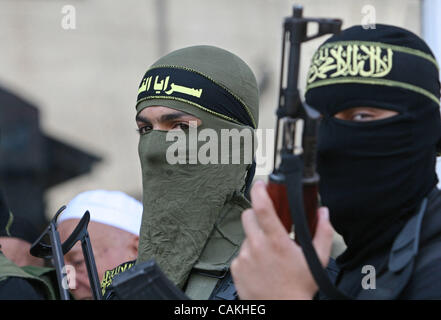 Sep 18, 2007 - Westjordanland, Gaza - Männer besuchen eine Pressekonferenz Quds Bataillone Abordnungen des militärischen Arms des islamischen Dschihad-Bewegung und die Abu-Ali-Mustafa-Brigaden, der militärische Flügel der Volksfront in Gaza-Stadt. Die Ankündigung erfolgt, dass ein israelischer Soldat Al getötet wurde-'Ayn Flüchtlingshochkommissar Stockfoto