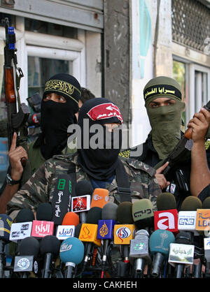 Sep 18, 2007 - Westjordanland, Gaza - Männer besuchen eine Pressekonferenz Quds Bataillone Abordnungen des militärischen Arms des islamischen Dschihad-Bewegung und die Abu-Ali-Mustafa-Brigaden, der militärische Flügel der Volksfront in Gaza-Stadt. Die Ankündigung erfolgt, dass ein israelischer Soldat Al getötet wurde-'Ayn Flüchtlingshochkommissar Stockfoto