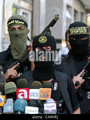 Sep 18, 2007 - Westjordanland, Gaza - Männer besuchen eine Pressekonferenz Quds Bataillone Abordnungen des militärischen Arms des islamischen Dschihad-Bewegung und die Abu-Ali-Mustafa-Brigaden, der militärische Flügel der Volksfront in Gaza-Stadt. Die Ankündigung erfolgt, dass ein israelischer Soldat Al getötet wurde-'Ayn Flüchtlingshochkommissar Stockfoto