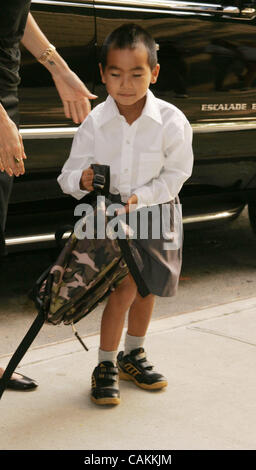 Sep 07, geht zur Schule im Lycee Francais de New York 2007 - New York, NY, USA - MADDOX JOLIE-PITT. (Kredit-Bild: © Nancy Kaszerman/ZUMA Press) Stockfoto