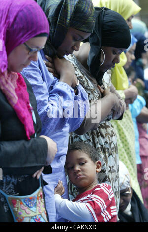 Nachtschwärmer gesammelt für die amerikanischen muslimischen Day Parade entlang der Madison Avenue heute 9. September 2007 in Manhattan. Bildnachweis: Mariela Lombard / ZUMA Press. Stockfoto