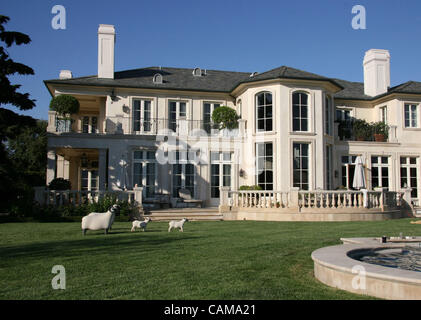 Sep 03, 2007 - Newport Coast, CA, USA - gelegen zwischen Newport Beach und Laguna Beach entlang der kalifornischen Küste, Pelican Hill in Newport Coast ist die Premiere Resort-Stil für die wohlhabenden Uber Leben.  Im Bild: Ein Herrenhaus Weingut Heim in Pelican Hill. (Kredit-Bild: © Camilla Zenz/ZUMA Press Stockfoto