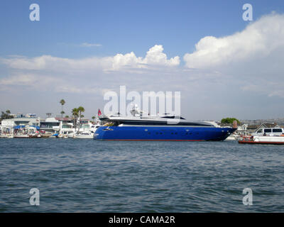 Sep 03, 2007 - Newport Beach, CA, USA - A-million-Dollar-Yacht-Kreuzfahrten durch Newport Bay. (Kredit-Bild: © Camilla Zenz/ZUMA Press) Stockfoto