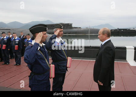 5. September 2007, Wiljutschinsk, Kamtschatka, Russland. Der russische Präsident Vladimir Putin (nicht abgebildet) Rybachiy russischen Atom u-Boot-Basis auf Kamtschatka (Russisch Fernost) zu besuchen. "Magadan" und Petropawlowsk-Kamtschatski "u-Boote-Crew-Mitglieder sind bereit, russischen Präsidenten zu treffen. In den späten 1980er Jahren, R Stockfoto